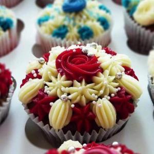 I-Made-These-Colorful-Cupcakes-Out-Of-Boredom-In-Making-Same-Old-Cupcakes-All-The-Time4__605