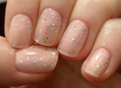 Ojeli Tırnak Modelleri - Nude Nails With Glitter