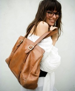 En Şık Bayan Çanta Modelleri 20 Riendas-Handbag-Brown-Model1