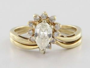 Vintage-Yellow-Gold-Wedding-Ring-With-Oval-Cut-Diamond