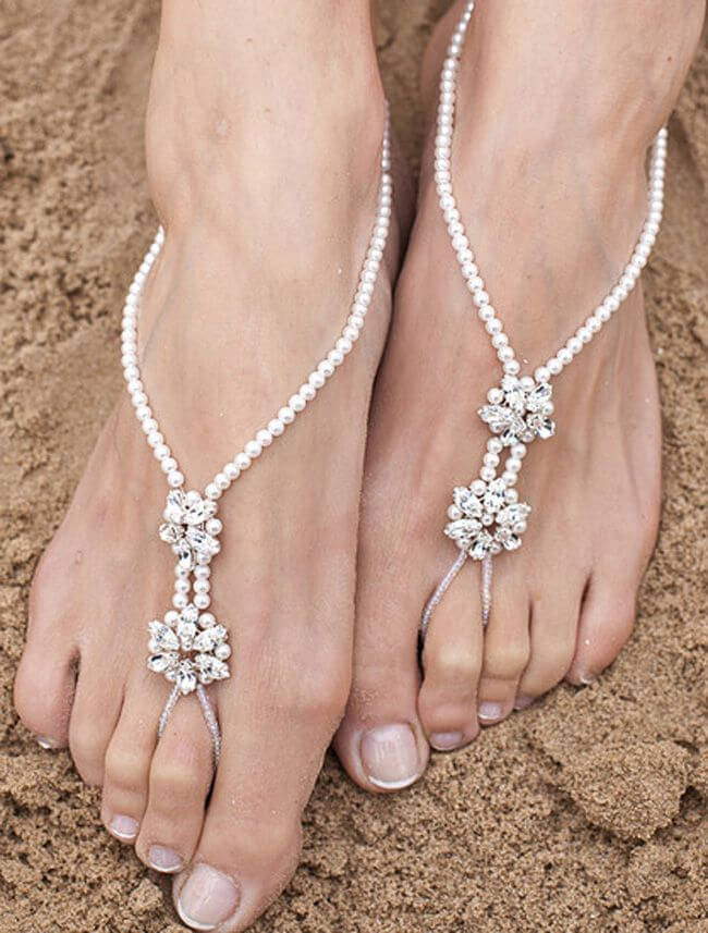 Tropical-Destination-Wedding-Heres-How-To-Choose-Your-Accessories-Ariana-Foot-Jewellery